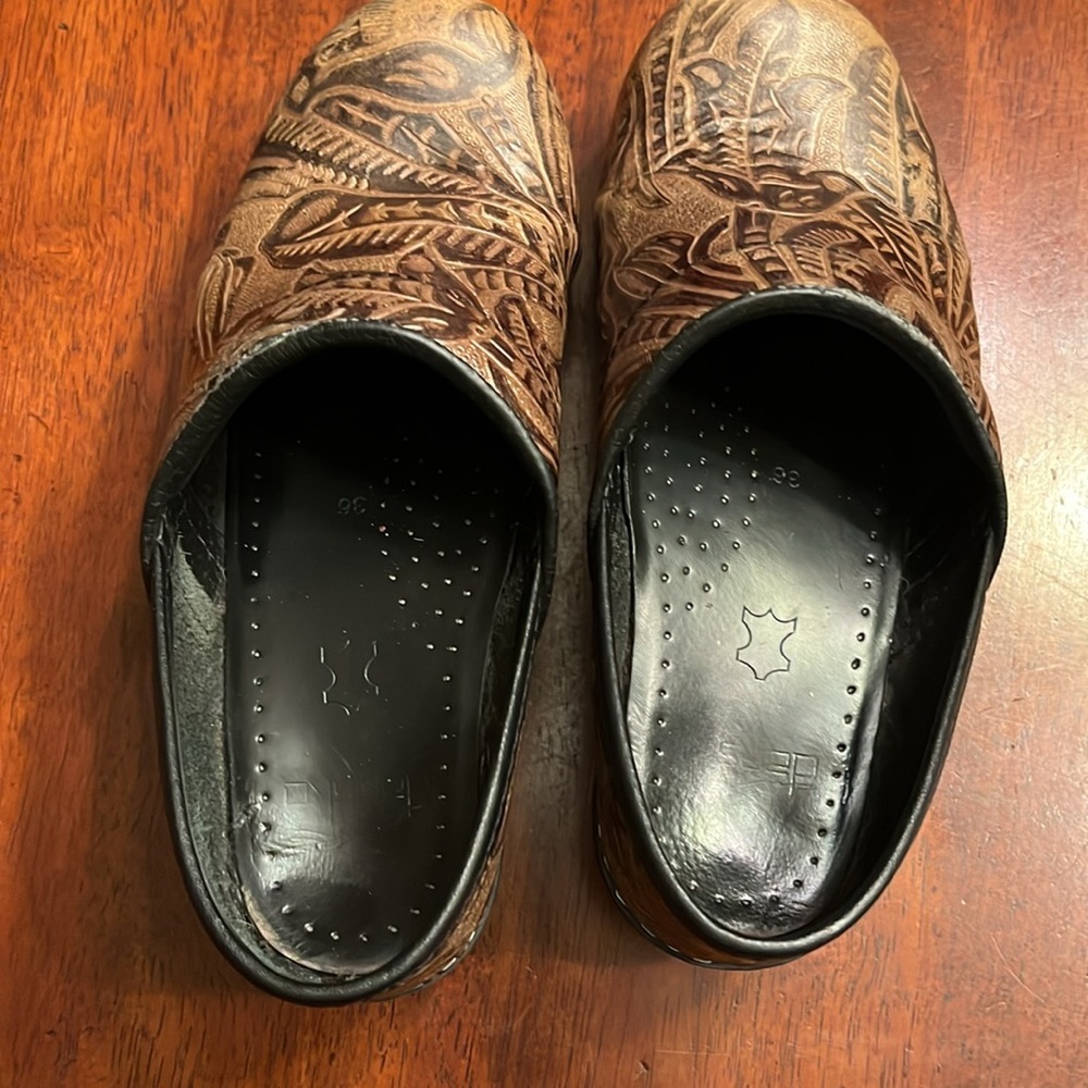 Dansko Brown Leather Clogs with Intricate Pattern Size 36 - Picture 4 of 7